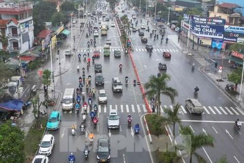 Đường 8 làn ở Hà Nội tắt đèn đỏ, đóng ngã tư để giảm ùn tắc