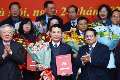 Thủ tướng trao quyết định thành lập 15 đảng bộ trực thuộc Đảng ủy Chính phủ