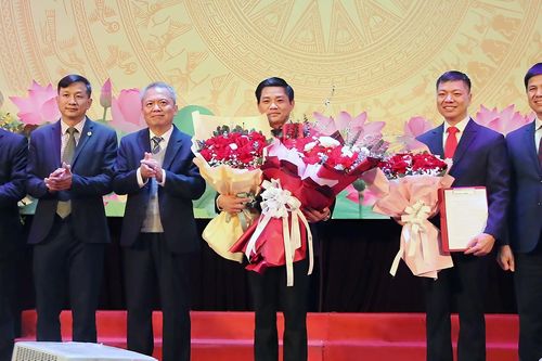 Trường ĐH Y Dược - ĐHQGHN thêm 2 hiệu phó mới, bổ nhiệm loạt cán bộ quản lý