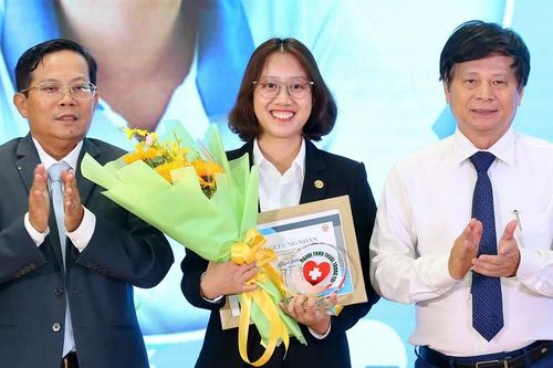 Trao giải cuộc thi 'Người thầy thuốc trong tôi' và vinh danh 3 bác sĩ tiêu biểu