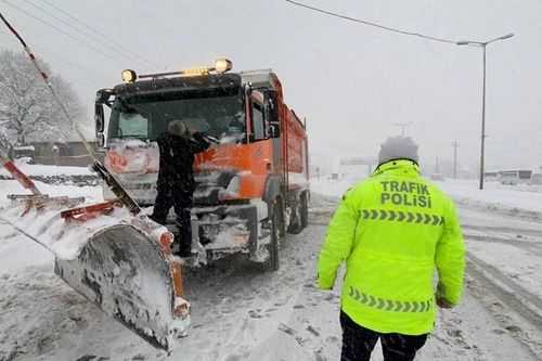 Bão tuyết lịch sử phong tỏa hơn 2.000 tuyến đường tại Thổ Nhĩ Kỳ