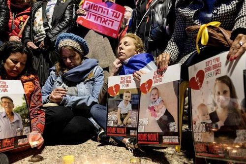 Hamas dừng đàm phán, Israel phẫn nộ vì nghi lễ 'phỉ báng' với con tin