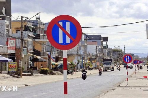 Khó hiểu việc đặt tới 23 biển 'cấm đỗ ngày chẵn' chỉ trên 1 km ở Lâm Đồng