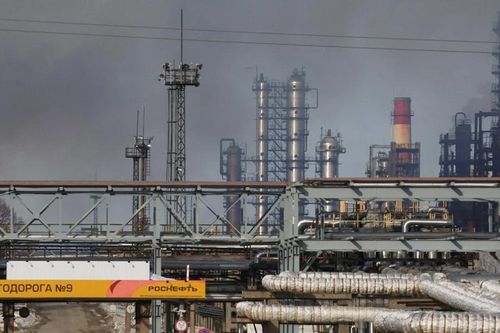 Nổ liên tiếp ở tỉnh Ryazan, Ukraine tấn công nhà máy lọc dầu bên trong lãnh thổ Nga