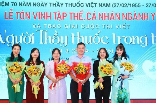 Tôn vinh bác sỹ và trao giải Cuộc thi viết Người thầy thuốc trong tôi lần 3