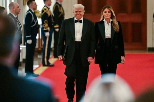 Tổng thống Trump dành 'lời có cánh' về vợ sau 4 tuần bà Melania vắng mặt