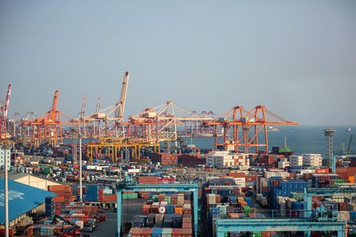 Hàn Quốc lao đao giữa khủng hoảng chính trị và kinh tế