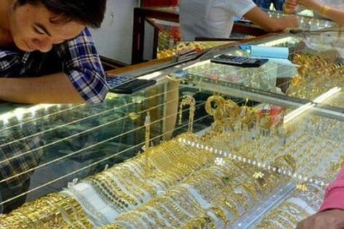 Nóng nhất trong ngày: Vàng giảm đồng loạt; Rộ trào lưu cho thuê điện thoại kiếm bộn tiền