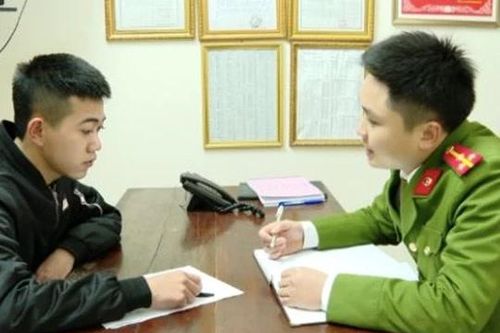 Cay cú vì yêu chung 1 người, nam thanh niên mang hung khí tới để 'dằn mặt' đối thủ