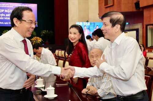 Lãnh đạo TPHCM họp mặt văn nghệ sĩ, nhà báo tiêu biểu