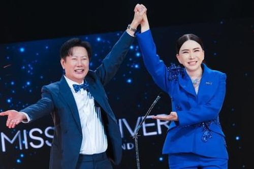 Chủ Hoa hậu Hoàn vũ bị tố can thiệp kết quả cho đại diện Thái Lan
