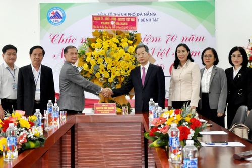 Bí thư Thành ủy Nguyễn Văn Quảng thăm, chúc mừng các đơn vị y tế nhân ngày Thầy thuốc Việt Nam