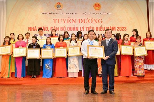 Thầy giáo trẻ sáng tạo, tâm huyết với nghề