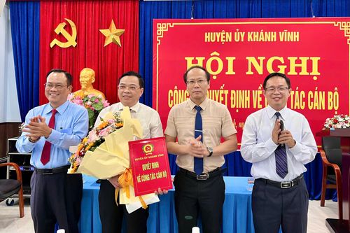 Khánh Vĩnh công bố các quyết định về công tác cán bộ và sắp xếp tổ chức bộ máy