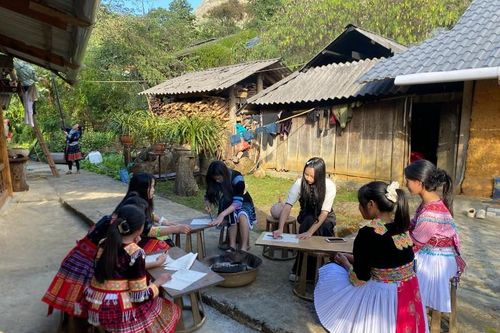 Tâm huyết với việc giữ gìn văn hóa dân tộc Mông