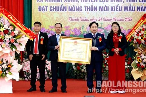 Lộc Bình: Xã Khánh Xuân đón bằng công nhận đạt chuẩn nông thôn mới kiểu mẫu