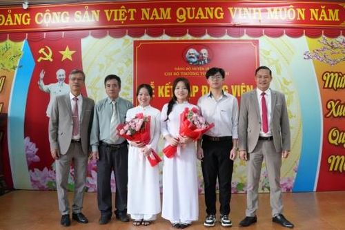Ươm mầm những 'hạt giống đỏ' trên ghế nhà trường