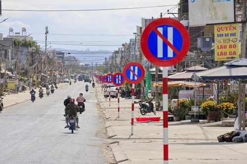 UBND huyện Đơn Dương trả lời về việc lắp đặt nhiều biển báo cấm đậu xe trên Quốc lộ 27