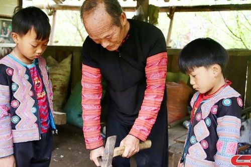 Nghề rèn của đồng bào dân tộc Mông