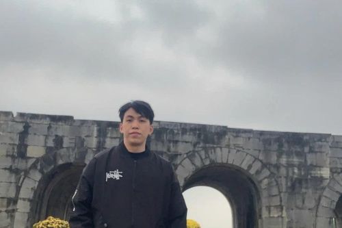Nam sinh shipper giúp đỡ người mẹ tìm con trong đêm khuya là sinh viên ngành Dược