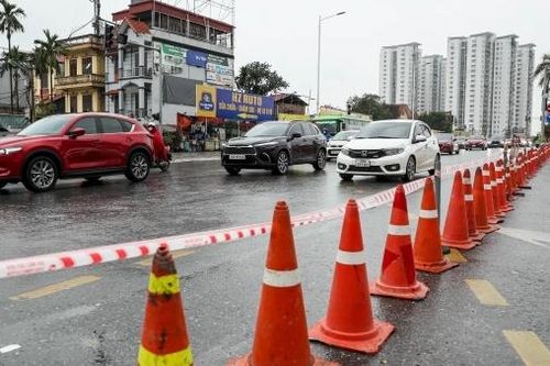 Hà Nội: Tắt tín hiệu đèn, rào chắn ngã tư tuyến đường 8 làn xe giúp giảm ùn tắc