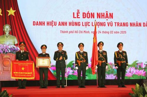 Khoa Hồi sức tích cực Bệnh viện Quân y 175 đón nhận danh hiệu Anh hùng LLVTND lần 2