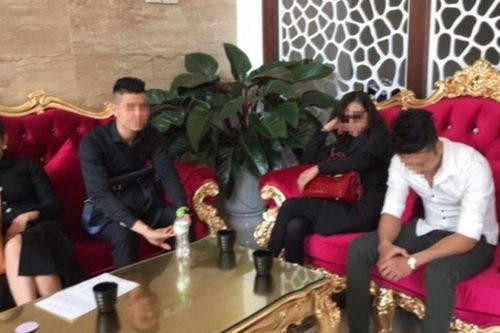 Dàn 'mỹ nam' siêu vip đi khách cho quý bà giải đen lộ diện sau tin nhắn 'cho 1 cu em 6 múi'