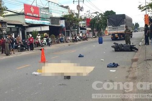 Xe tải va chạm xe máy, một cô gái tử vong trên đường đi thăm bạn