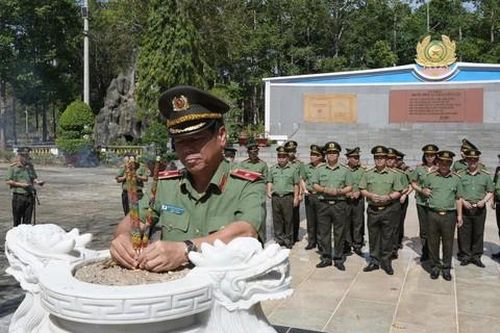 Bộ Tư lệnh Cảnh vệ tổ chức hoạt động về nguồn tại Tây Ninh