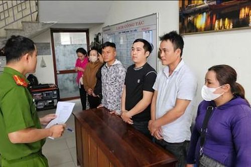 Rủ đồng bọn đến dùng hung khí 'xử' người khác vì bạn gái bị treo ghẹo