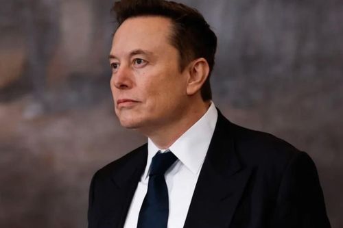 Giám đốc FBI yêu cầu nhân viên không gửi báo cáo tuần cho ông Elon Musk