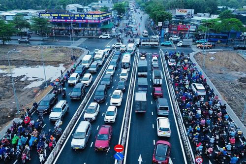 TP.HCM: Có hầm chui 800 tỷ, nút giao Nguyễn Văn Linh - Nguyễn Hữu Thọ vẫn tắc