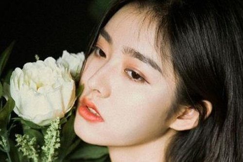 Phụ nữ sinh đúng vào giờ đại cát này chính là ngôi sao may mắn, đặt ở nhà nào tài lộc đổ về nhà ấy
