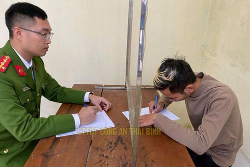 Mâu thuẫn mua bán vợt cầu lông trên Facebook, nhóm thanh niên đánh người cướp tài sản