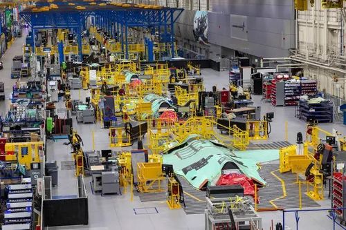 Cận cảnh nhà máy trải dài 1,6km cho 'ra lò'156 tiêm kích F-35 mỗi năm