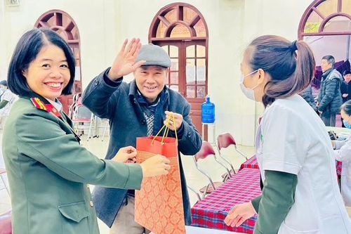 Hoạt động nghĩa tình của y, bác sỹ Bệnh viện Công an thành phố Hà Nội