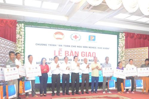 Bàn giao 100 ngôi nhà cho ngư dân nghèo, khó khăn tại Bạc Liêu