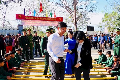 Phó Chủ tịch Tô Thị Bích Châu dự 'Ngày hội Biên phòng toàn dân' ở Đắk Lắk