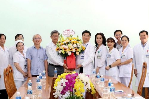 Lãnh đạo Tỉnh Bình Thuận thăm một số cơ sở y tế nhân ngày Thầy thuốc Việt Nam