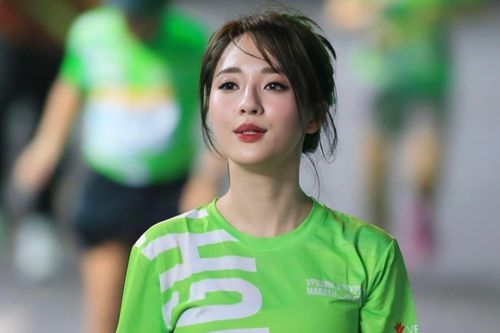 Nữ runner gây chú ý sau giải chạy ở TP.HCM