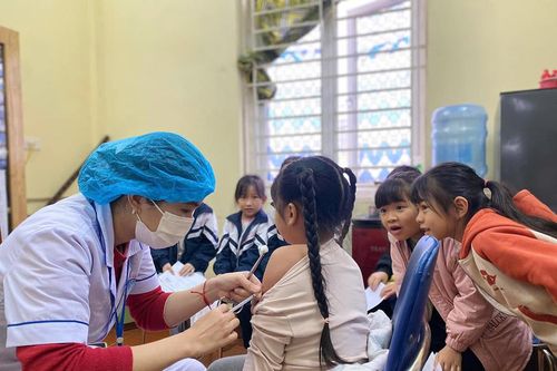 Y tế cơ sở làm theo lời Bác:lặng thầm cống hiến vì sức khỏe người dân