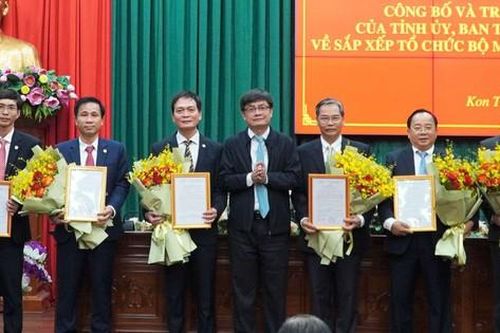 Kon Tum thành lập 2 Đảng bộ, một số cơ quan chuyên môn, chỉ định, bổ nhiệm nhân sự