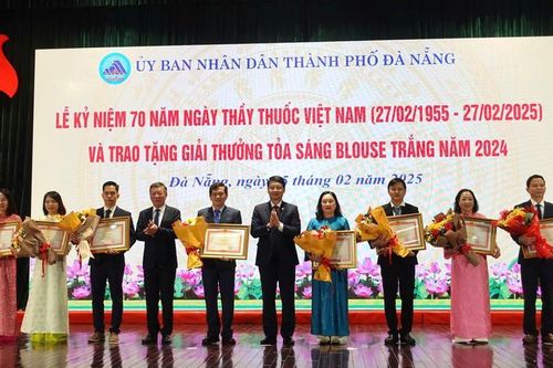 Miền Trung: Nhiều hoạt động tôn vinh đội ngũ y bác sĩ dịp 27/2
