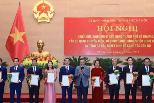 Hà Nội công bố các quyết định về công tác cán bộ tại 10 sở, ngành sau khi sáp nhập, hợp nhất