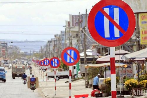 Vụ 23 biển báo trên đoạn đường 1km: Tỉnh Lâm Đồng yêu cầu khẩn trương đánh giá