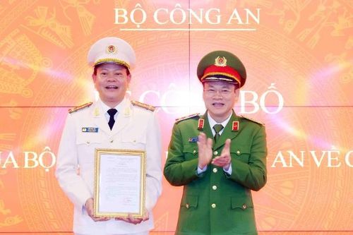 Đại tá Vũ Văn Tấn giữ chức Cục trưởng Cảnh sát Quản lý hành chính về trật tự xã hội
