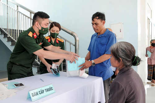 Vinh quang người chiến sĩ áo trắng - Bài 1: Vẹn tròn niềm tin yêu!