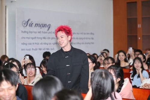 Rapper 7DNIGHT, ca sĩ ANNIE 'cháy' hết mình trên sân khấu tại Ngày hội tuyển sinh 'Hoa hậu Việt Nam' 2024