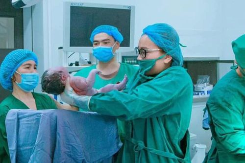 Y tế biển đảo - điểm tựa giữa trùng khơi - Bài 2: Bám biển, giữ đảo