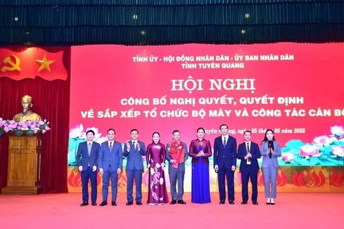 Tỉnh Tuyên Quang công bố nghị quyết, quyết định về sắp xếp tổ chức bộ máy